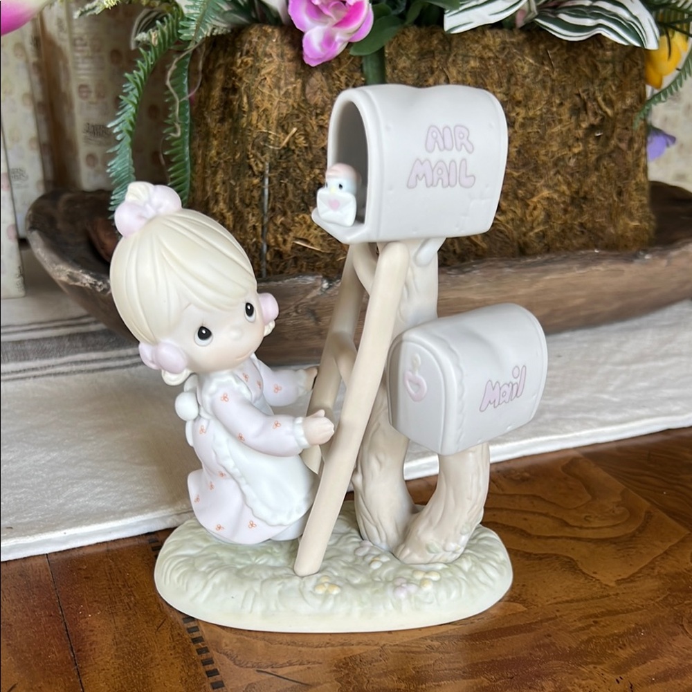 Precious Moments Figurine Good News is So Uplifting